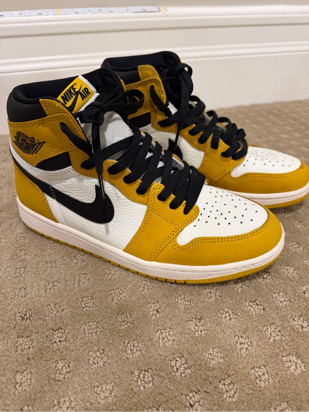 Rare Air Jordan 1 mid SE ‘yellow toe’